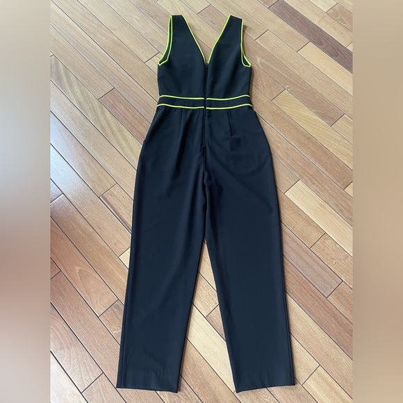 Alice + Olivia Jeri Black Neon Green Piped Jumpsuit | Sleeveless V-Neck Size 2 - Picture 3 of 13